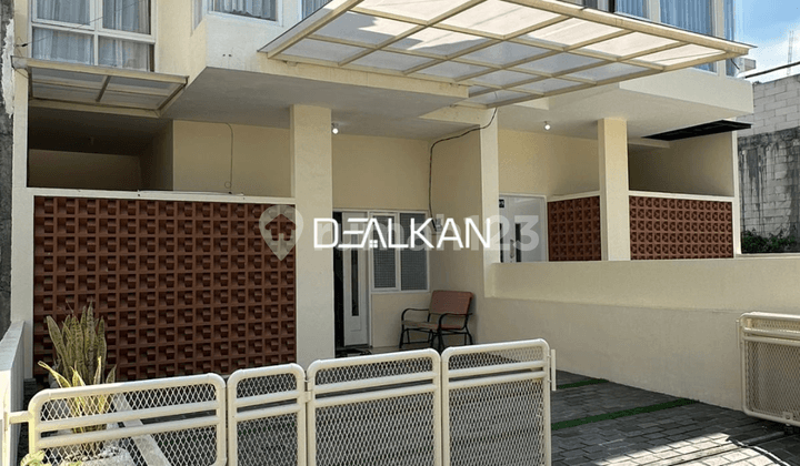 For Sale New Building Villa Semi-Furnished in Junrejo Batu