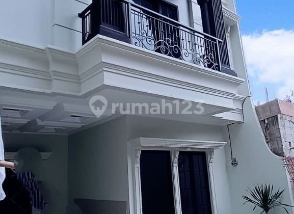 Luxury House with Classic Modern Design in Jagakarsa, South Jakarta