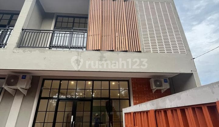 Sewa Ruko Siap Usaha Lantai Vinyl Premium dan 4 Ac