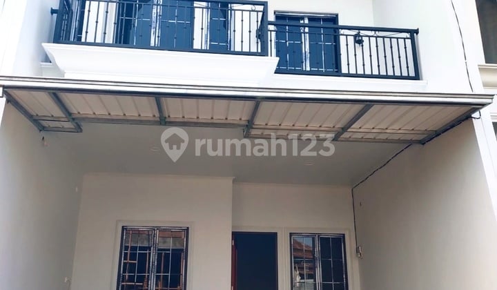 Di Jual Rumah Modern Dalam Cluster di Cijantung Jakarta Timur