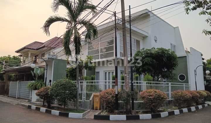 Rumah Hook Cantik Taman Laguna Cibubur Harga Terbaik