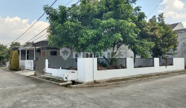 Rumah Hoek di Taman Kopo Ketapang