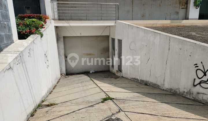 Disewakan Ruko 3 Lantai Ada Basement Buat Parkir di Jl Peta Bandung