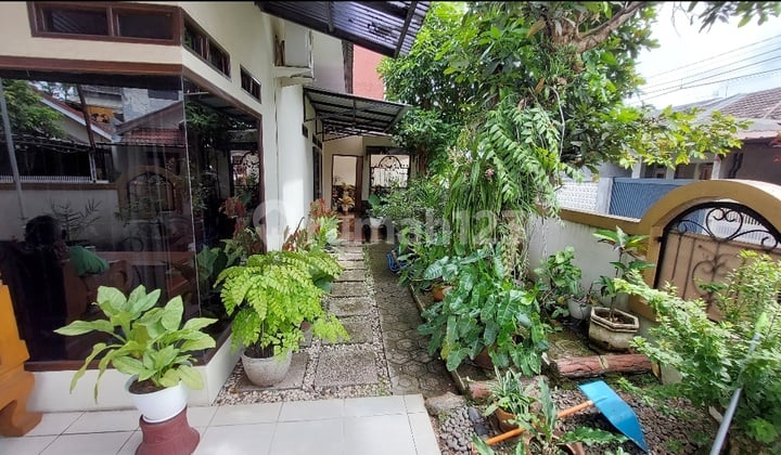 Nice Corner House in Antapani
