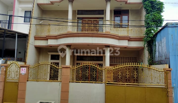 Dikontrakkan Rumah di Taman Palem