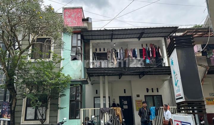 Jetos Side Boarding House, 12 Rooms. Legality: Freehold Title