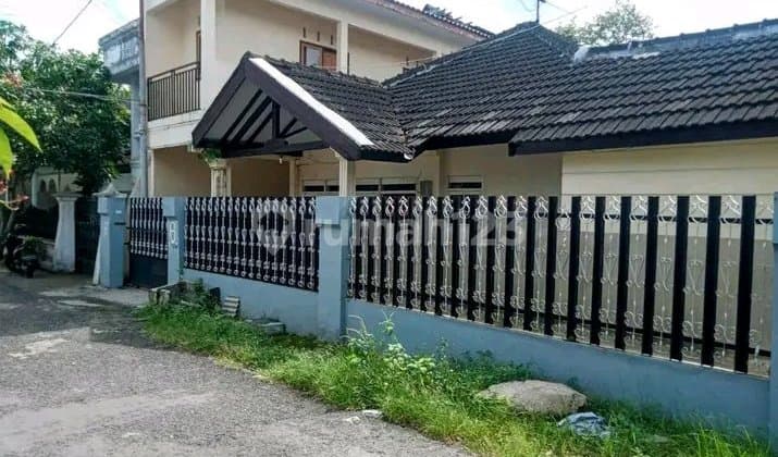 Kos House on Halmahera Street Ring 1 Campus Jember, SHM Ready