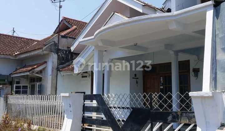Rumah Murah Jl Kh. Sidiq Rumah 2 Lantai, 5 Kamar, 3 Kamar Mandi.