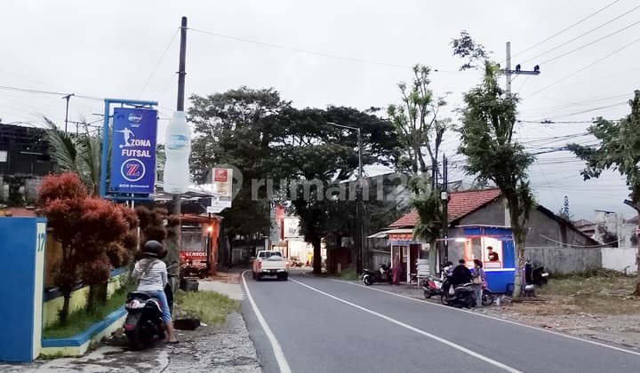Dijual Tanah Tepi Aspal Area Kampus, Include Lapangan Futsal