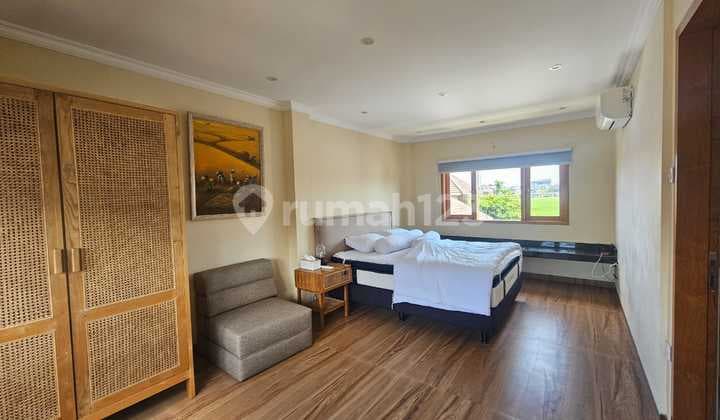 Villa Modern 3 Lantai Strategis Dekat Pantai Berawa, Canggu, Bali