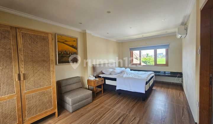 Villa Modern 3 Lantai Strategis Dekat Pantai Berawa, Canggu, Bali