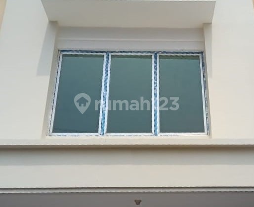 Disewakan Ruko Aralia 5 X 18 dengan Lokasi yang Strategis, Harapan Indah, Bekasi, 030