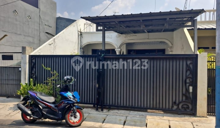 Dijual Rumah Modern 2 Lantai Siap Huni, Matraman, Jakarta Timur, 001