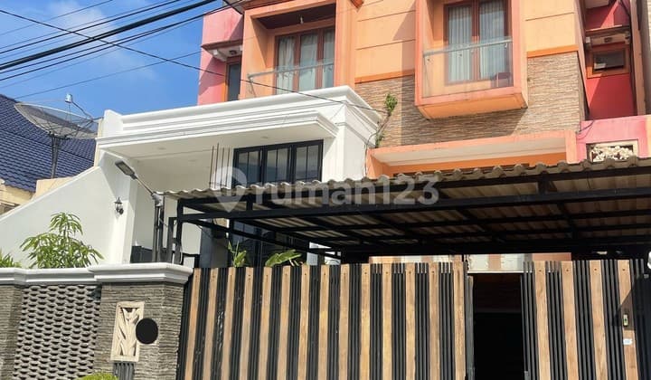 Dijual Cepat! Rumah Luxury 3 Lantai Plus Kolam Renang, Meruya, Jakarta Barat, 029