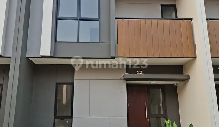 Dijual Cepat Rumah 2 Lantai Lebar 6 Cluster Regia, Summarecon Crown Gading, Bekasi, 018