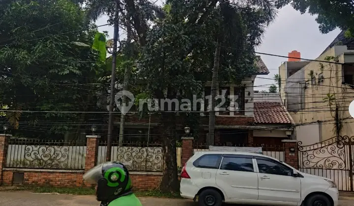 Rumah 2 Lantai LT 662 M2 Kemang Jakarta Selatan