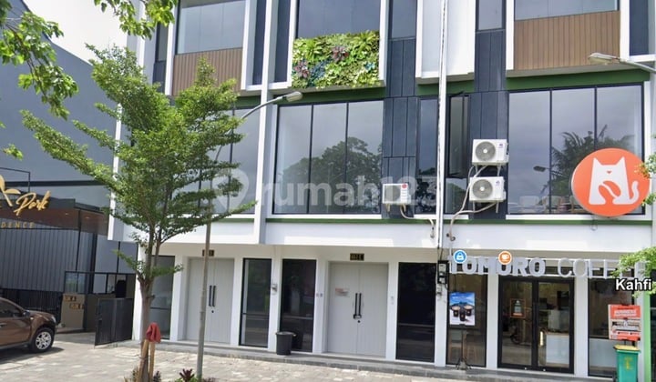 Ruko Strategis di Pinggir Jalan Ramai Cocok untuk Usaha