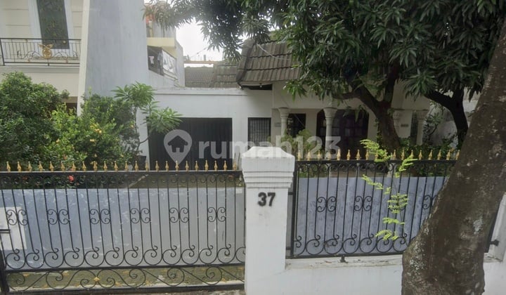 Rumah dengan Luas Tanah 697 M2 di Ciracas Jakarta Timur