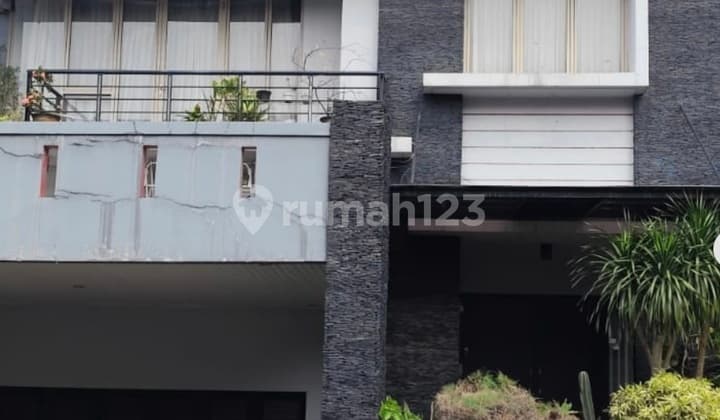 Rumah 2 Lantai Luas Tanah 250 M2 di Raffles Hills Depok Jawa Barat