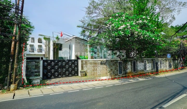 Dijual Via Lelang Rumah Mewah 3 Lantai di Kemang Utara