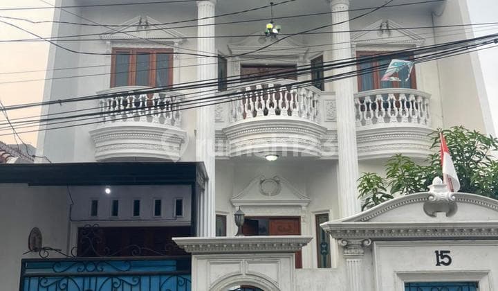 Rumah Mewah Klasik Eropa di Jakarta Utara Lokasi Super Strategis