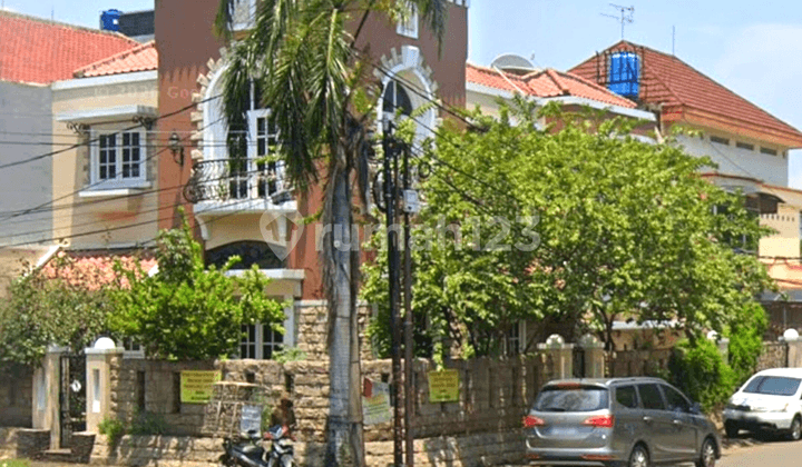 Rumah Mewah Bangunan 2 Lantai Hadap Timur SHM di Kalideres Jakbar