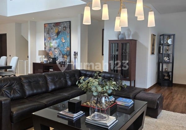 Rumah Mrwah Siap Huni Full Furnished Hook Bangunan 3 Lantai, BSD