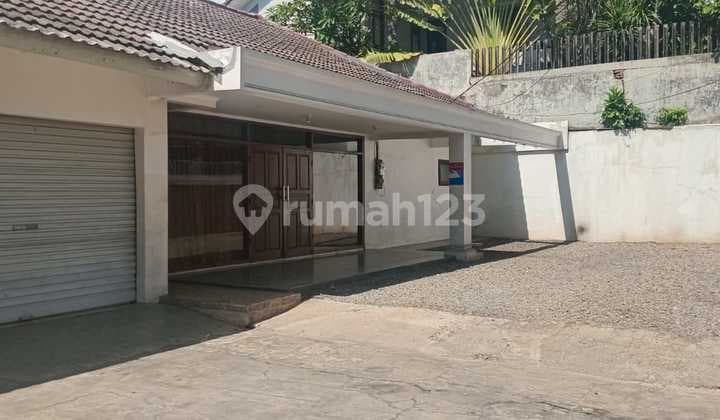 Rumah dengan Kolam Renang Dekat ke Pusat Kota, Mampang, Jaksel