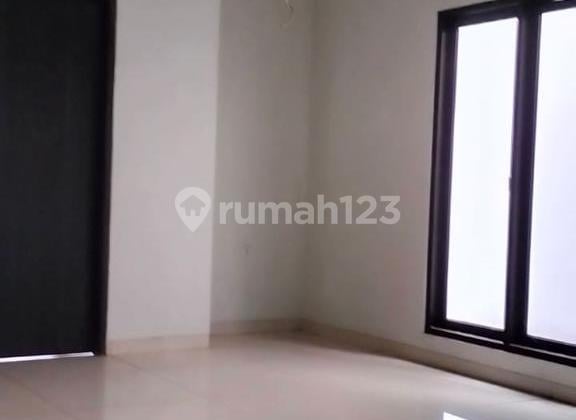 Rumah Unfurnished 4 Kamar Siap Huni di Pejaten Barat Pasar Minggu