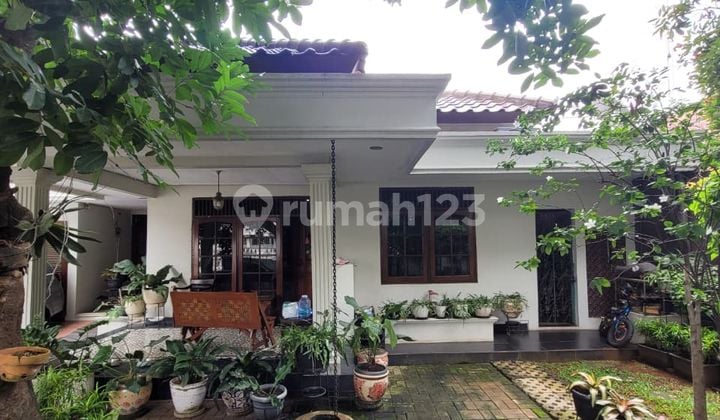 Rumah Mewah dengan 4 Kamar dan Kolam Renang di Kalimalang, Jaktim