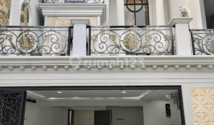 4-Story Freehold House with Rooftop and Pool Near Mampang General Hospital