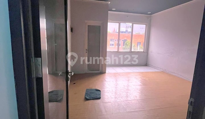 Ruko Bangunan 2 Lantai Hadap Utara Shgb di Gading Serpong
