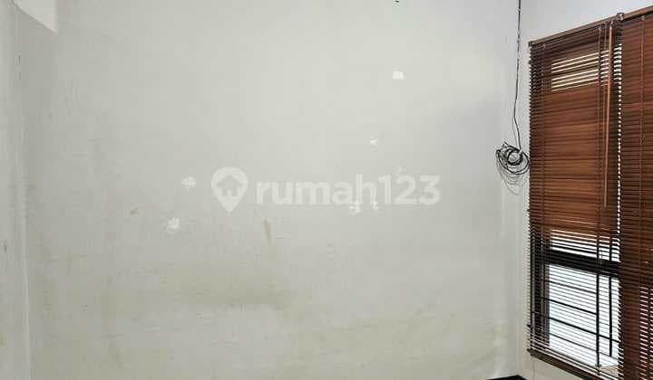 Rumah Lokasi Strategis Dekat Tol Bangunan 1 Lantai Semi Furnished