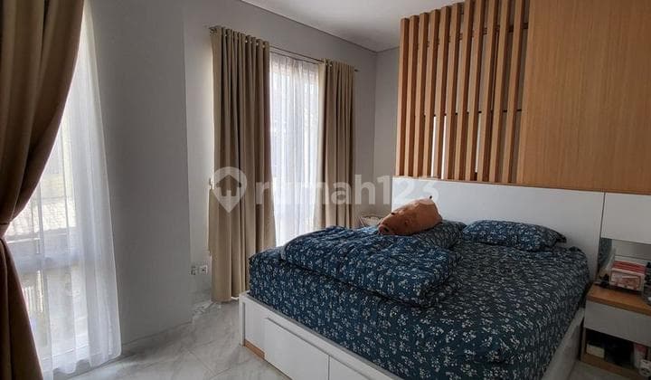 Rumah 2 Lantai dengan Gudang Full Interior di Gading Serpong