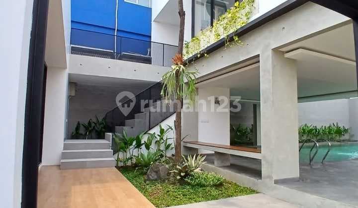Rumah Furnished 2 Lantai Hadap Barat Semi Furnish di BSD Tangsel
