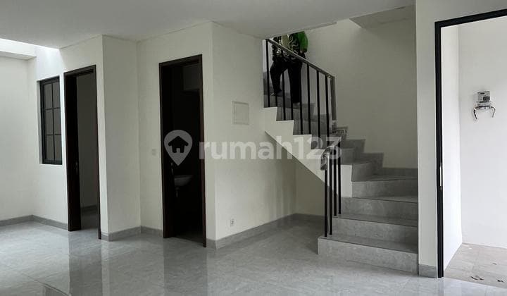 Rumah Dua Lantai Free AC di Citra Garden Bintaro, Tangsel
