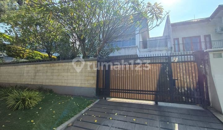 Rumah Hadap Timur 2 Lantai Ada Halaman dan Taman di Pondok Indah