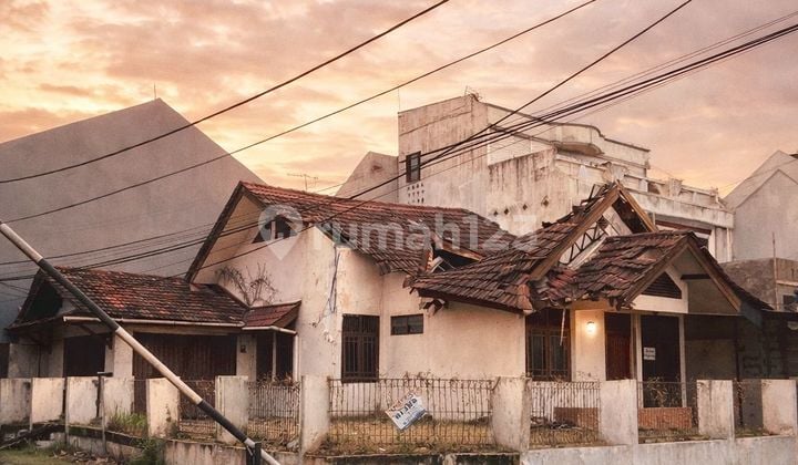 Hook House 3 Bedrooms in Griya Loka, Bsd, South Tangerang