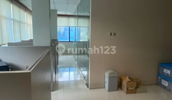 Ruko Bangunan 4 Lantai Semi Furnished Cocok untuk Kantor, Jakbar
