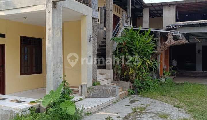 Rumah Tua 2 Lantai Bebas Banjir Lokasi Strategis di Pasar Rebo