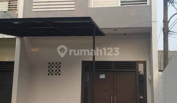 Rumah 2 Lantai Sudah Renovasi Harga Murah Dekat Tol di Glc Jakbar