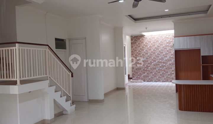 Rumah Semi Furnished 4 Kamar SHM Dekat MRT di Lebak Bulus Jaksel