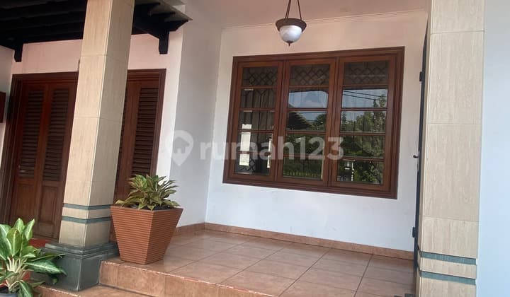 Rumah Bangunan 2 Lantai Legalitas SHM Siap Huni di Kebon Jeruk