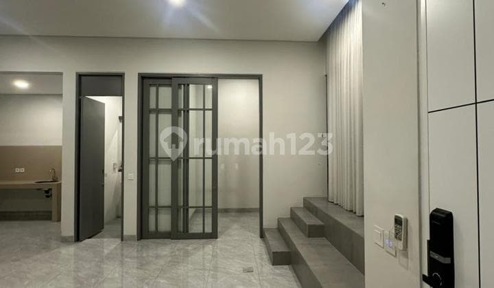 Rumah Elegant Semi Furnished 2 Lantai Siap Huni di BSD Tangsel