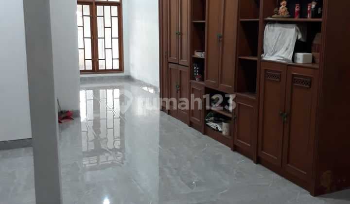 Rumah 3 Lantai SHM & IMB Semi Furnished Siap Huni di Pasar Minggu