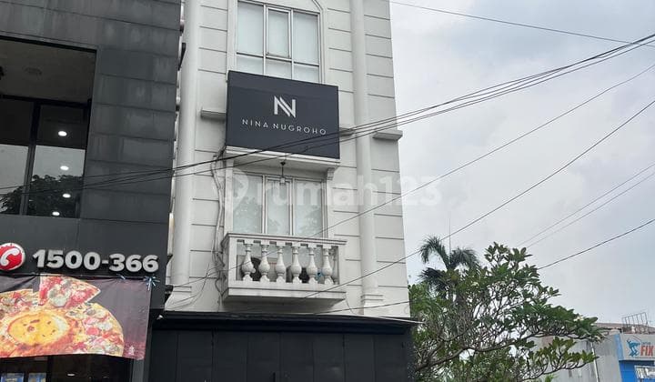 Disewakan Ruko Strategis 3.5 Lantai Pinggir Jalan Utama Alternative Cibubur