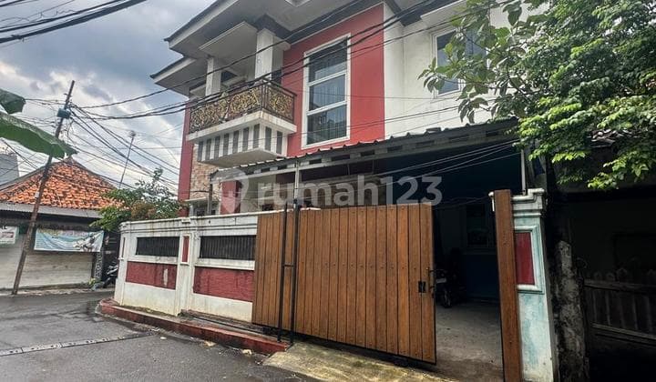 Disewakan/Dijual Rumah di Otista ( Posisi Hoek )
