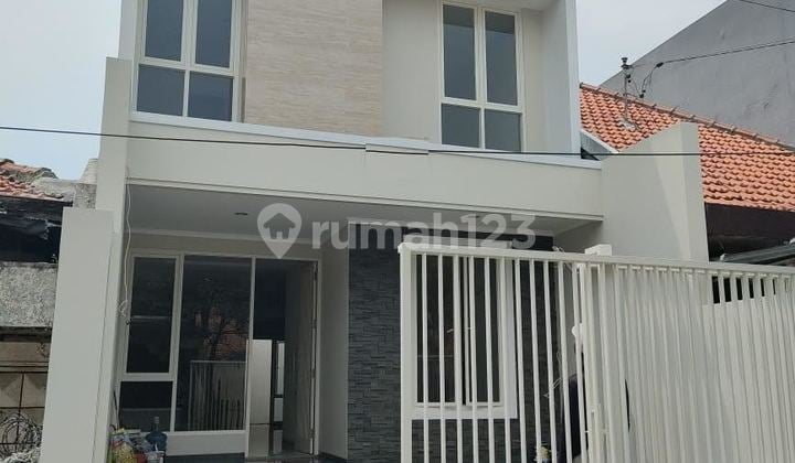 Rumah Baru Manyar Row 3 Mobil