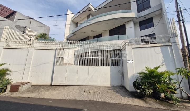 For Sale Large Spacious 3-Story House in Jatinegara