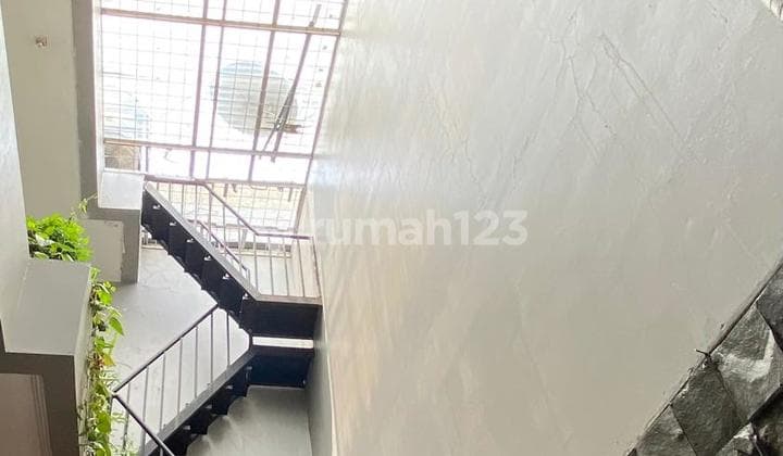 Dijual Rumah 2 Lantai Bagus dan Unik di Cempaka Putih